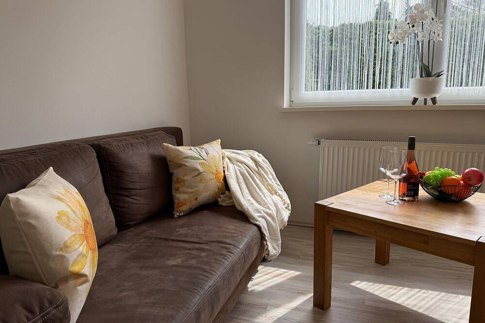 Ganze Wohnung, Komfortable Ferienwohnung in der Pension vorm Darß in Neu Hirschburg, Ribnitz-Damgarten