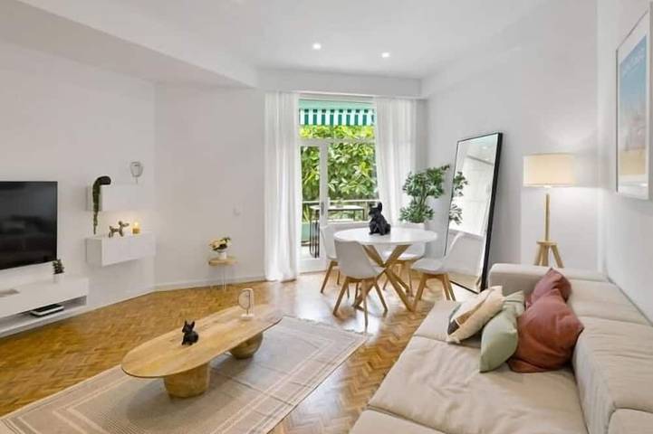Ferienwohnung für 2 Personen, mit Garten und Pool sowie Balkon