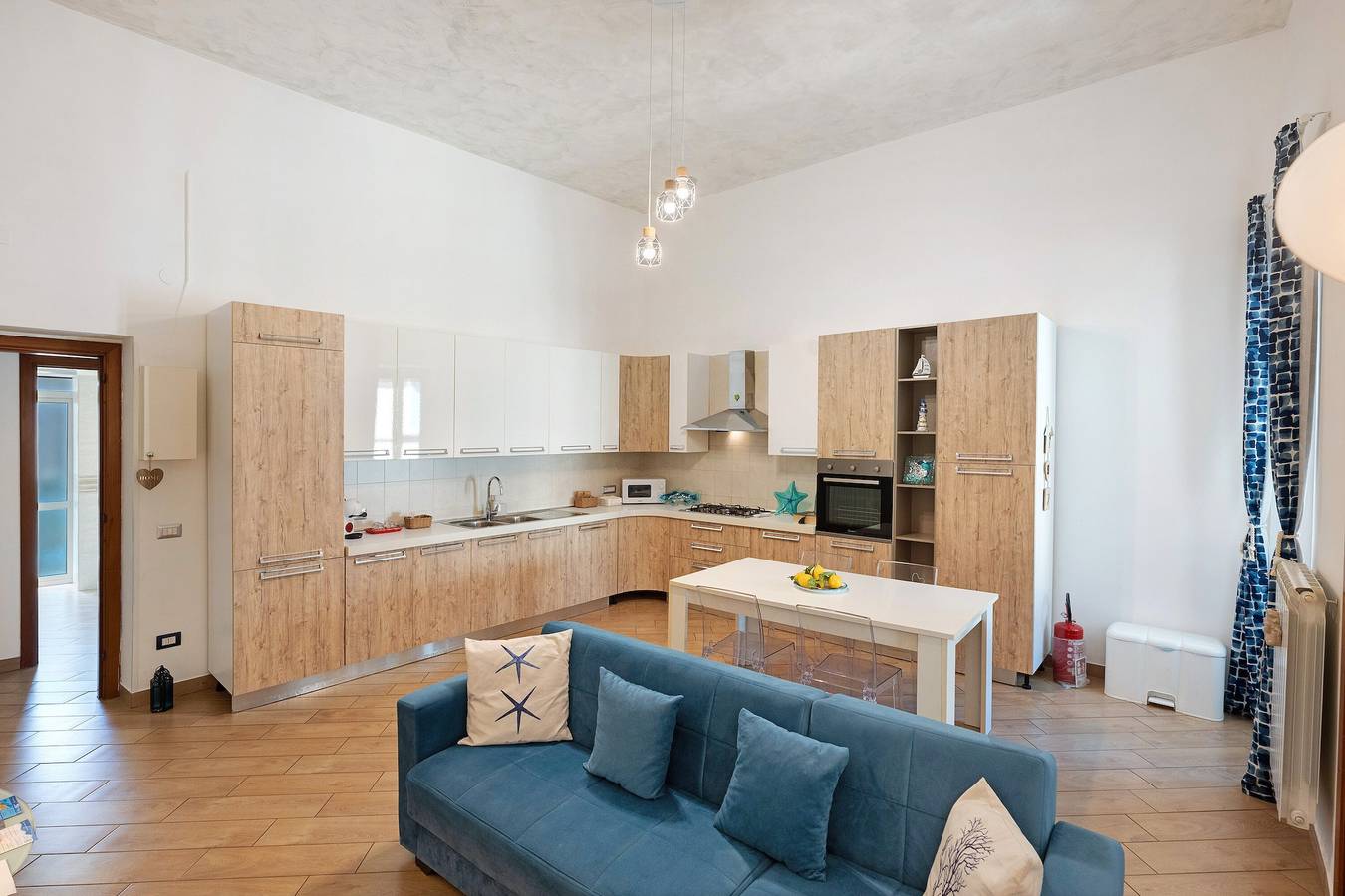 Appartement entier, Appartement « Light Blue House » avec balcon, Wi-Fi et climatisation in Salerne, Côte Tyrrhénienne Campanie