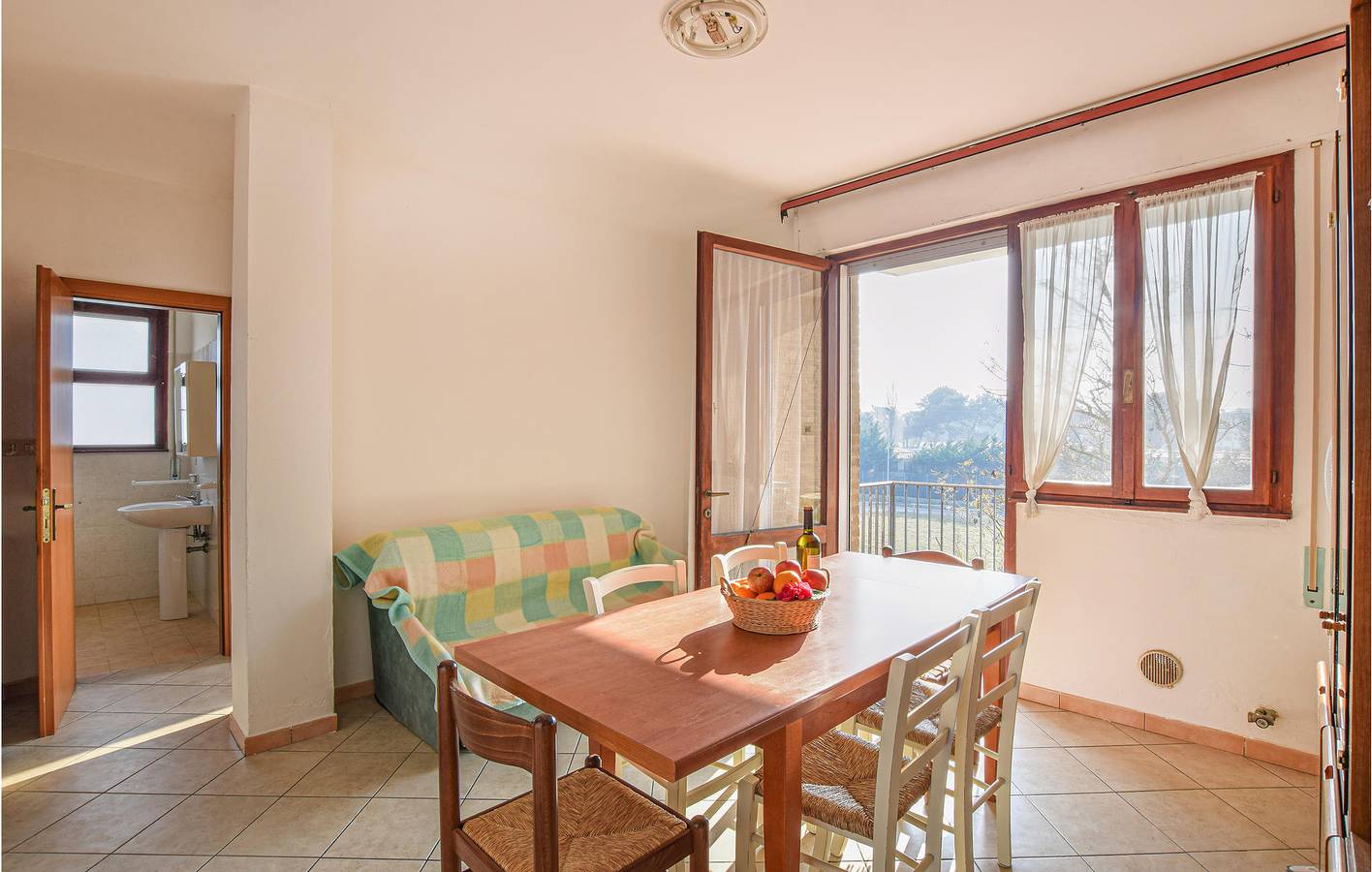 Entire holiday apartment, 200m Beach Condo with Parking & Terrace in Rosolina Mare, Polesine