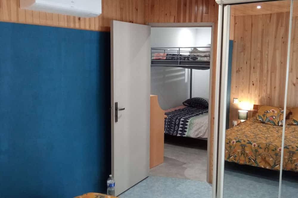 Logement dans un parc arboré ,clôturer.Avec la wifi, Clim et Netflix gratuit. in Castres, Région de Castres
