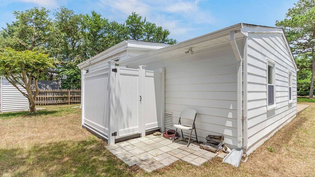 Cozy Beach Cottage - Walking distance to the Beach!! in Virginia Beach