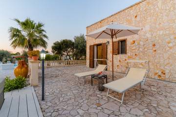 Location de vacances pour 15 personnes, avec jacuzzi et jardin, adapté aux familles à Taviano