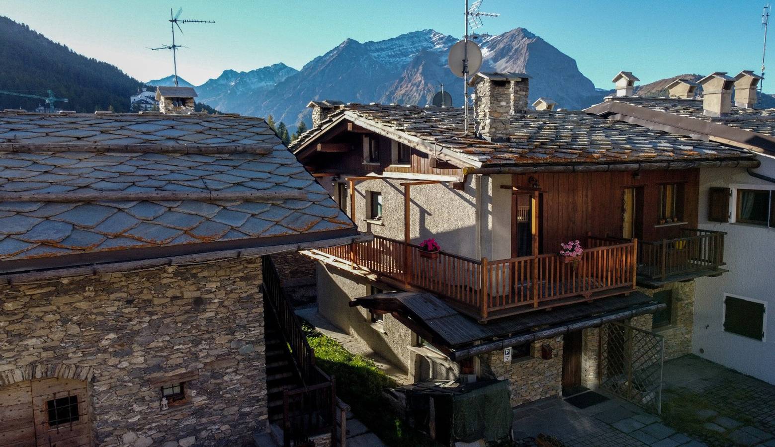 Ganze Wohnung, Apartment 'Baita Plagnol Sestriere Ski Slopes' mit Bergblick, Balkon und Wlan in Sestriere, Via Lattea