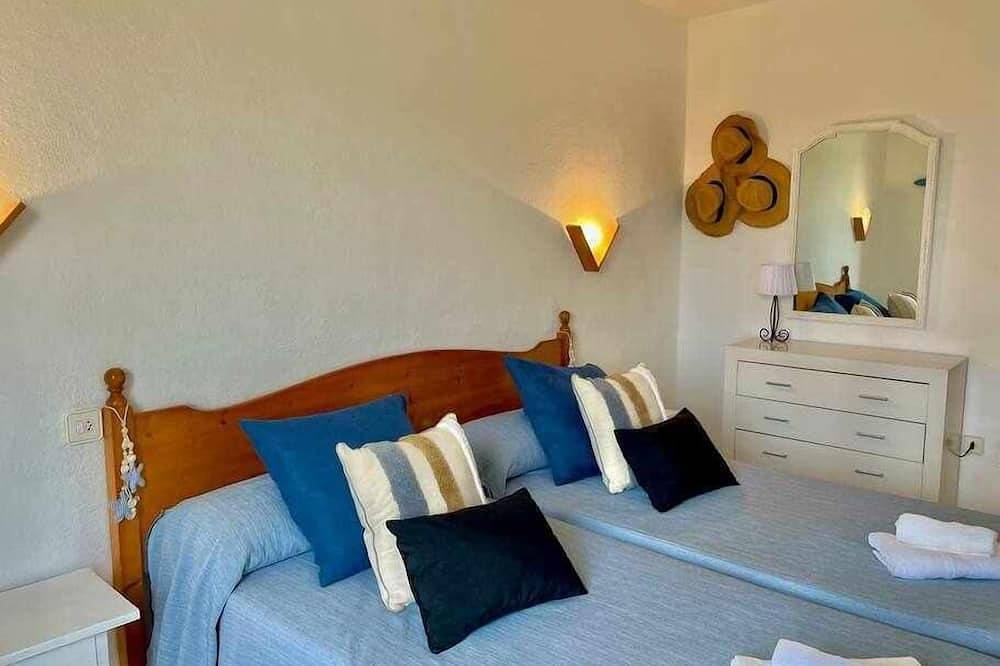 Entire apartment, Cavalleria - Apto con Piscina y Junto a la Playa in Cala Blanes, Ciutadella