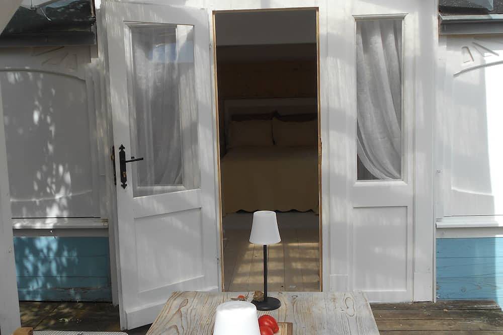 Suite cabanes & Roulottes - A stay in the heart of the vegetable garden, breakfast included. in Arlanc, Regionaler Naturpark Livradois-Forez