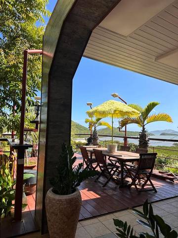 Gîte pour 2 personnes, avec terrasse ainsi que jardin et vue à Dumbéa