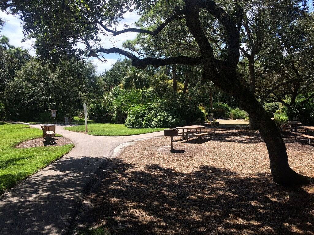 Ganze Wohnung, Sehr schön, komplett renoviert mit wunderbarem Blick und Privatstrandtstrand in Bonita Bay, Bonita Springs