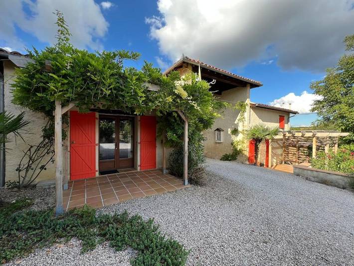 Location de vacances pour 6 personnes, avec piscine ainsi que vue et terrasse à Boulogne-sur-Gesse - 3