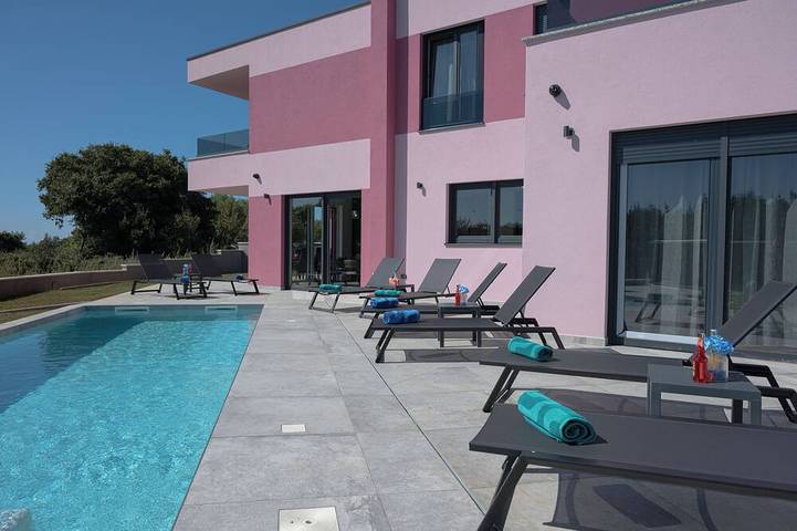 Ferienhaus für 8 Personen, mit Garten und Balkon in Premantura