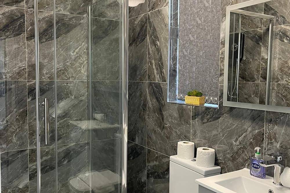Entire apartment, Renovated Modern Apartment Sleeps 4 in Leeds in Leeds, West Yorkshire