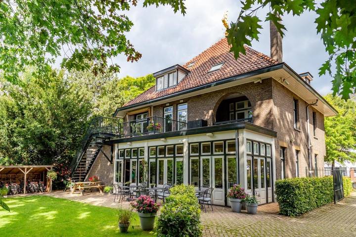 Hotel voor 2 personen, met Terras en Tuin in Breda