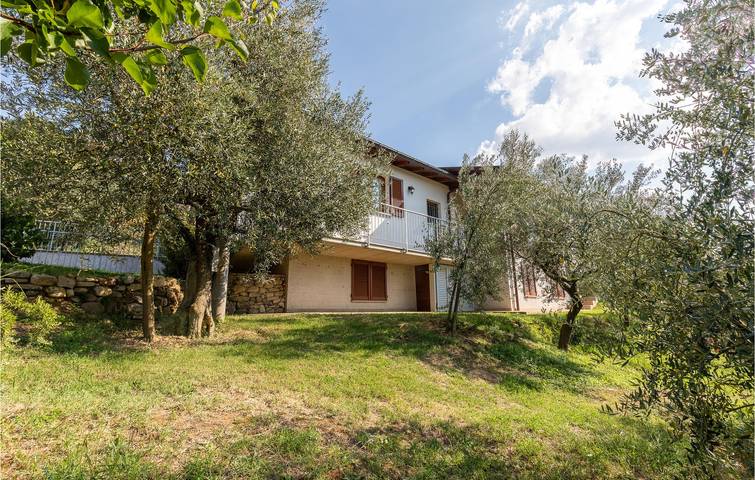 Apartamento con jardín junto a la piscina y aparcamiento in Umbertide, Valtiberina