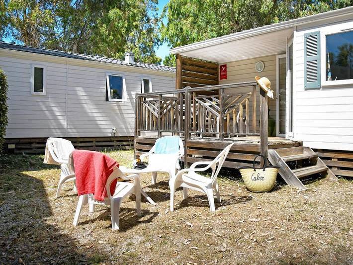 Camping für 4 Personen, mit Terrasse und Kinderpool in Calvi - 2