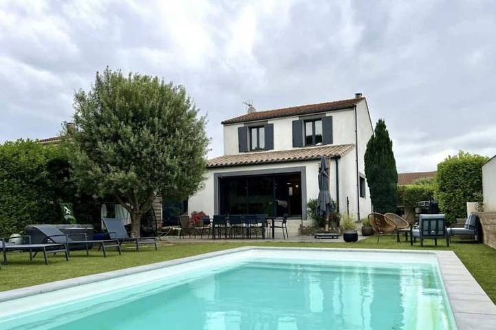 Gîte pour 10 personnes, avec jardin et jacuzzi, animaux acceptés à Fontiès-d'Aude