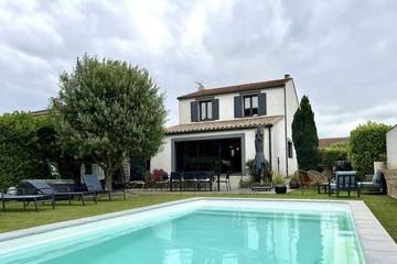 Gîte pour 10 personnes, avec jacuzzi et jardin, animaux acceptés à Fontiès-d'Aude