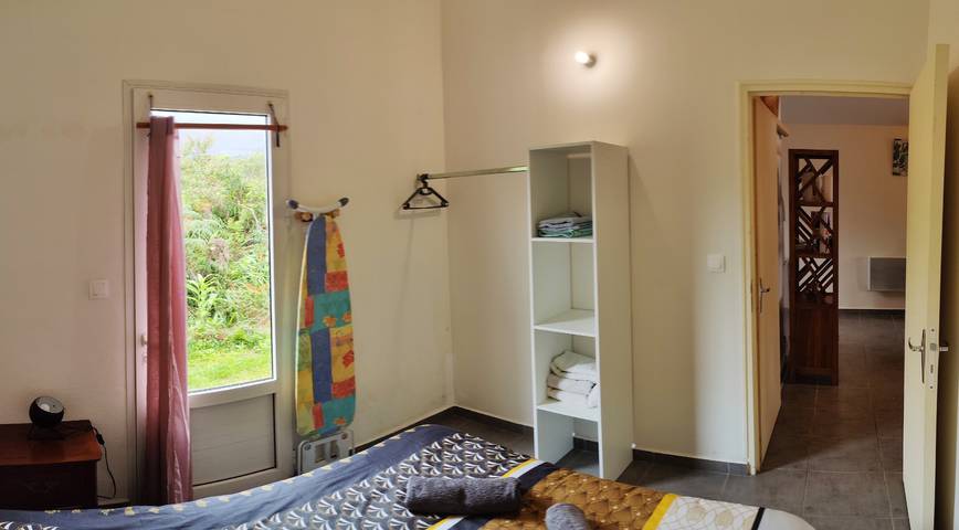 Location de vacances pour 4 personnes, avec vue ainsi que jardin et terrasse à La Plaine-des-Palmistes - 2