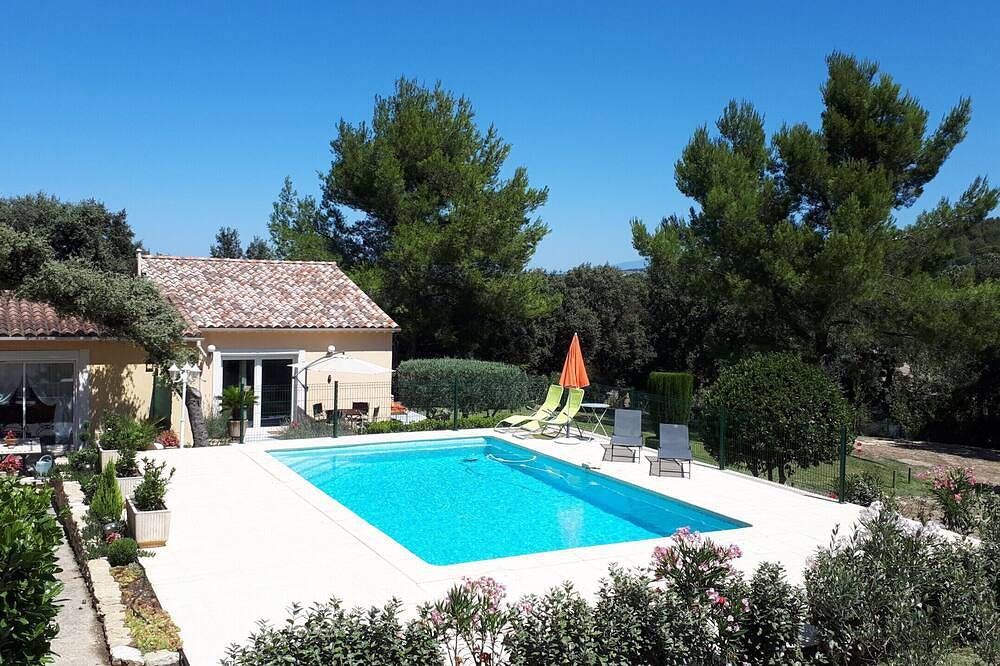 Vacation rental with pool Orgon -451 in Plan-d'Orgon, Arles region