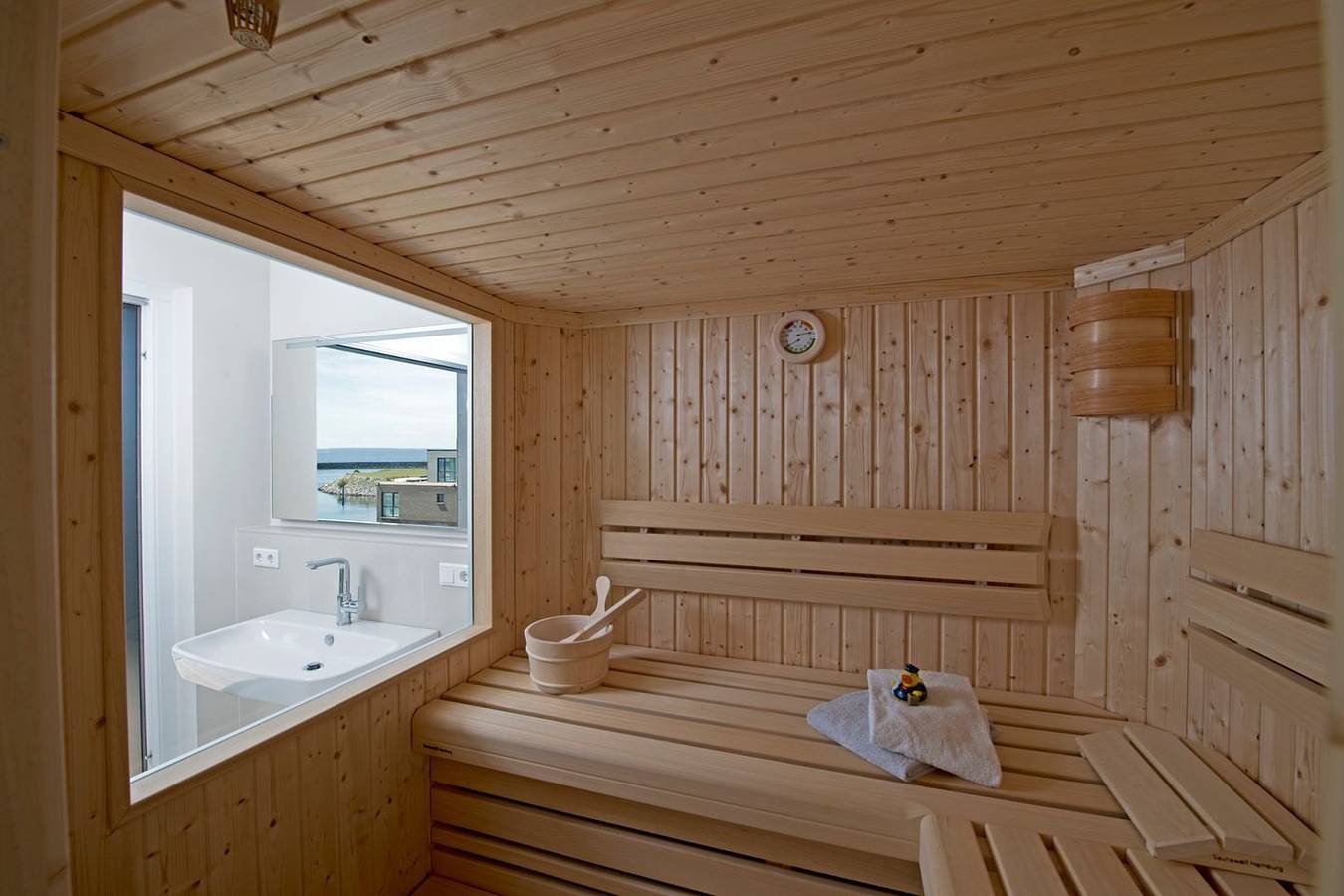 Ganze Wohnung, Wind und Wasser - erste Reihe am Wasser, Meerblick, Balkon, Sauna, Kamin, Aufzug in Olpenitz, Kappeln
