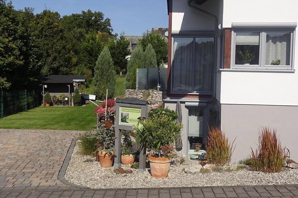 Ganze Wohnung, Fewo Webers Feriendomizil - Appartement/Fewo, Bad, Wc, 1 Schlafraum in Emmelshausen, Hunsrück