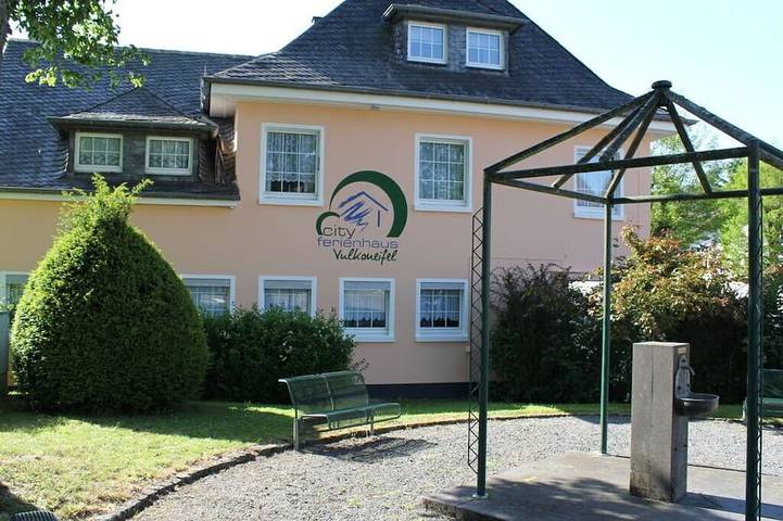 Ferienhaus für 14 Personen, mit Sauna und Balkon in Daun