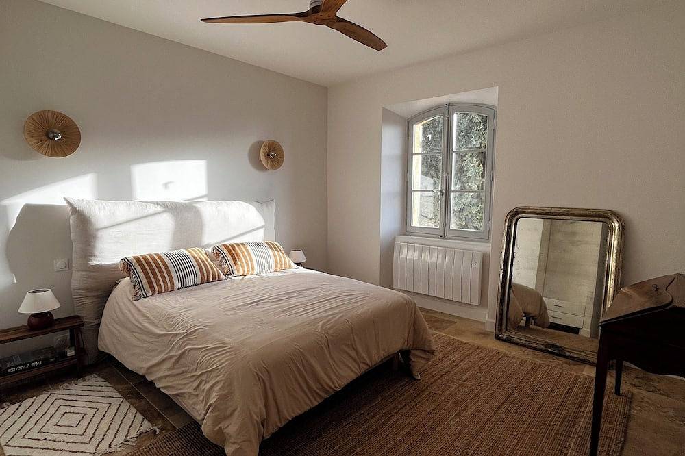 Renovated farmhouse in the South Luberon countryside - 14 pers in Pertuis, Parc naturel régional du Luberon