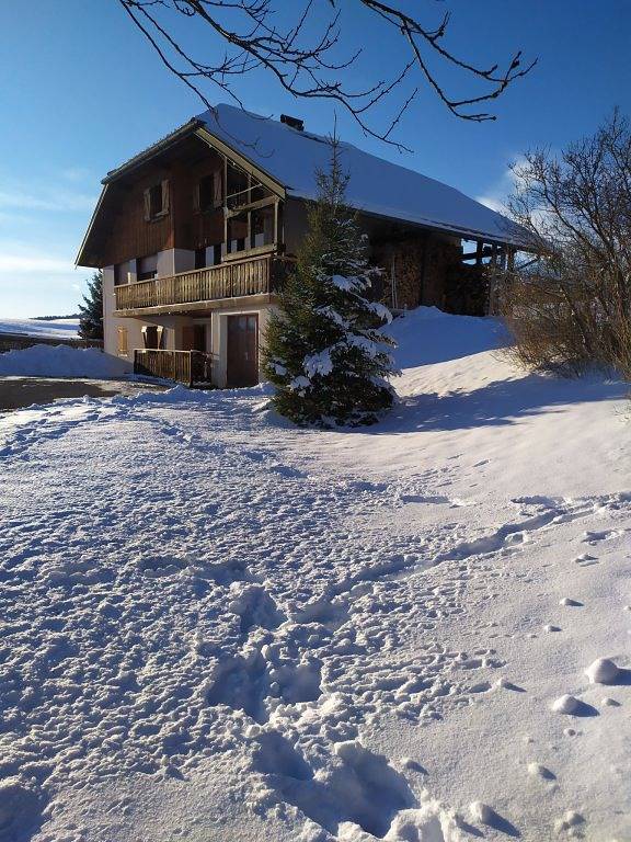 Gîte pour 6 personnes, avec terrasse et jardin dans le Doubs
