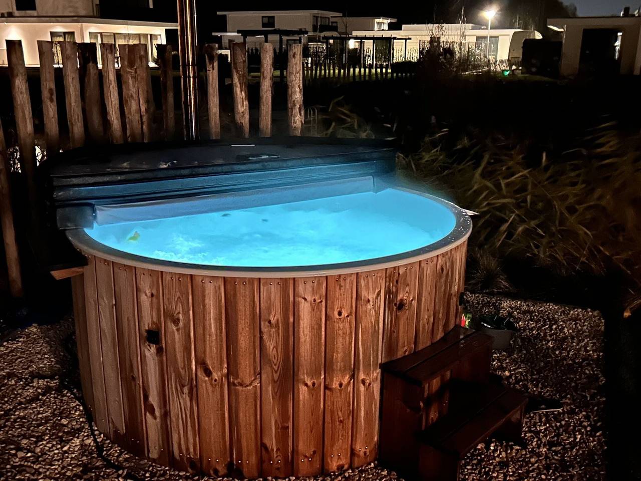 Villa met ruime tuin en elektrische hot tub in Veluwe