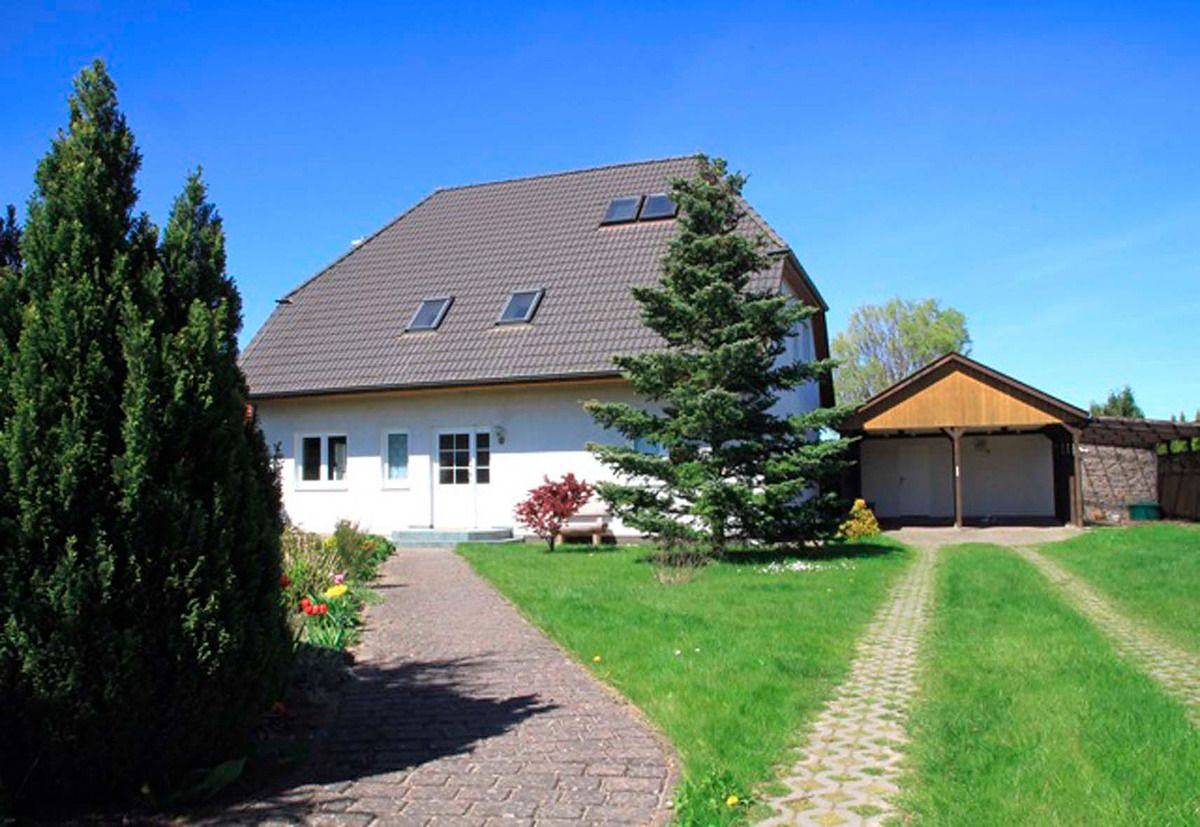 Ganze Wohnung, Geräumige Ferienwohnung mit Terrasse, Kamin und Garten in Ahrenshagen-Daskow in Ahrenshagen-Daskow, Vorpommern-Rügen