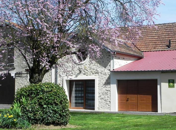 Gîte pour 5 personnes, avec jardin, animaux acceptés à Beton-Bazoches