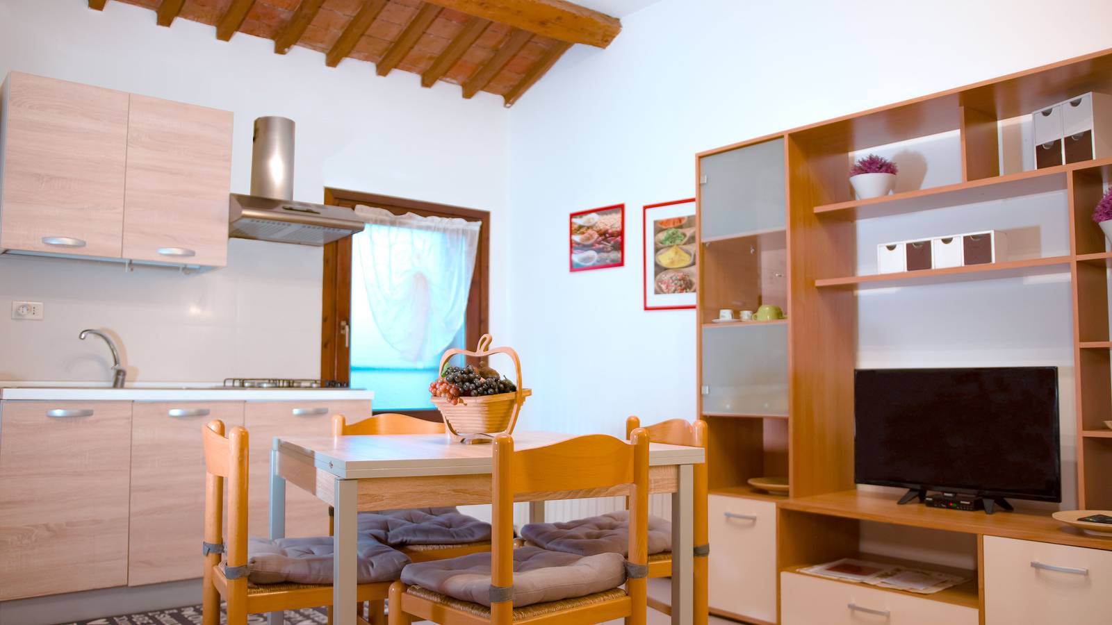 Cały apartament wypoczynkowy, 1 Bed-Sleeps 4-Town Centre-Free Parking-Aircon in Montagnana, Prowincja Padwa