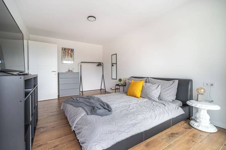 Ganze Wohnung, Peter’s Lucky Home: Stilvolle Design-Wohnung mit Sonnenterrasse am Balaton in Vonyarcvashegy, Balaton Hochland Nationalpark