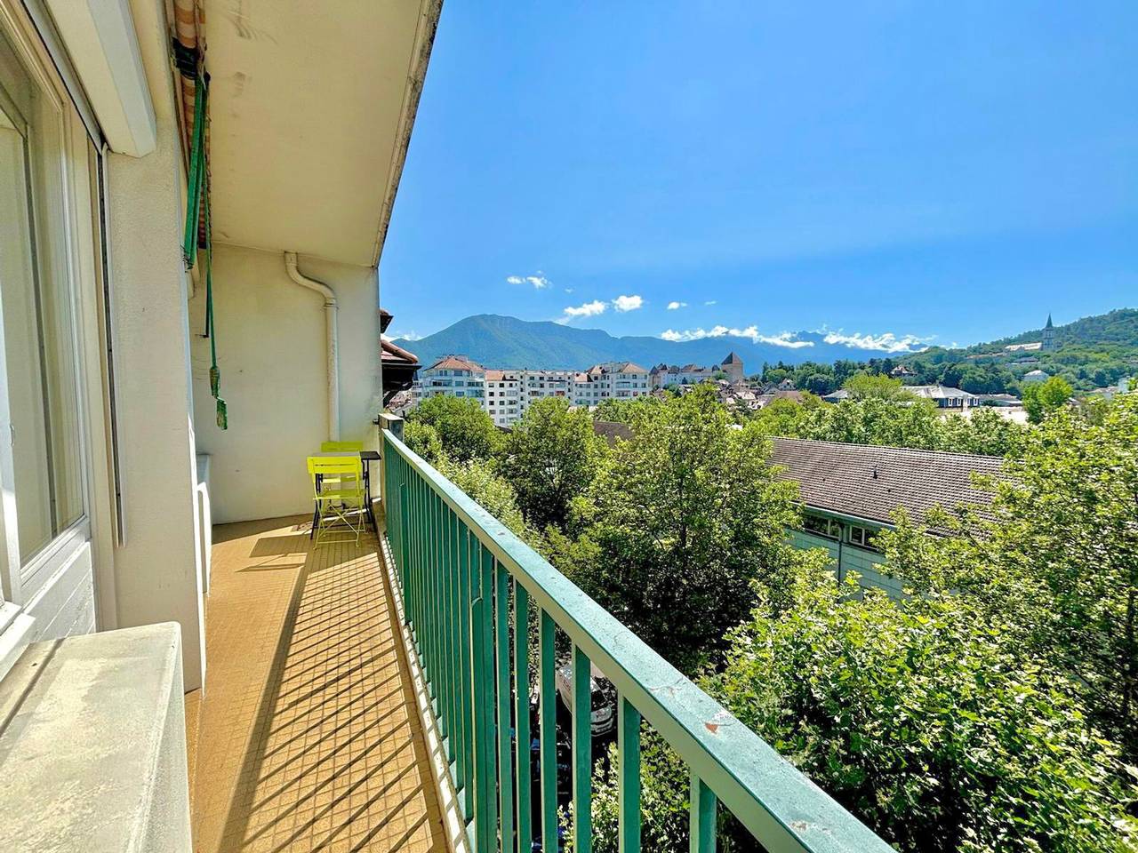 Appartement entier, T3 spacieux à Annecy avec balcon vue montagnes, animaux admis in Annecy, Annecy (commune)