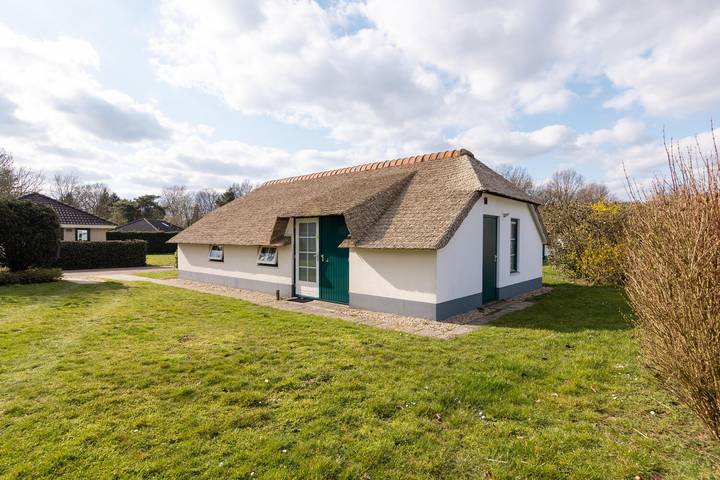Vakantiehuis voor 6 personen, with Balkon/Terras and Terras as well as Tuin in Putten