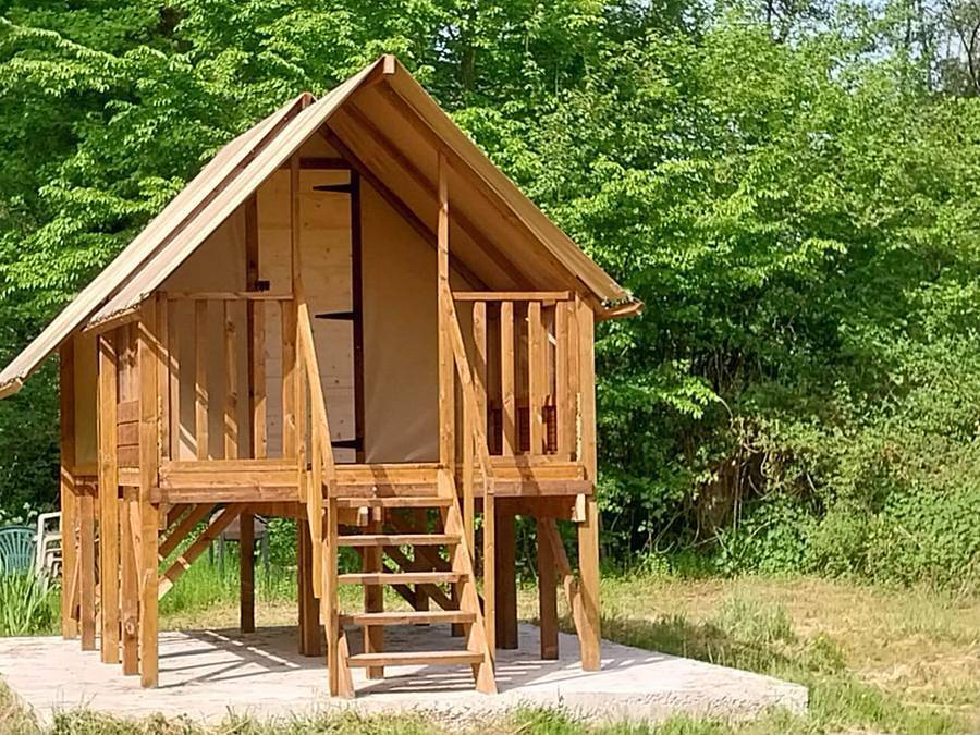 Flower Camping des Vallées - Tente 2 personnes - Tente Lodge Rando sur pilotis, 5,7m² 1 chambre avec terrasse sans sanitaire et cuisine in Saint-Brieuc, Côte de Goëlo
