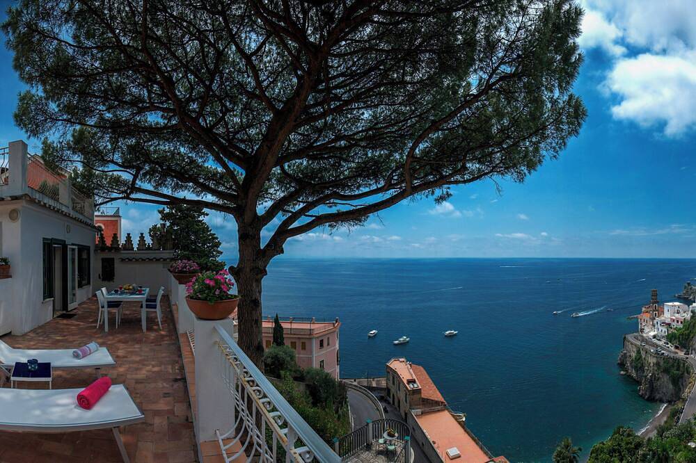 Ganze Wohnung, Haus mit Zitronenhain und Meerblick in Atrani in Castiglione, Amalfiküste