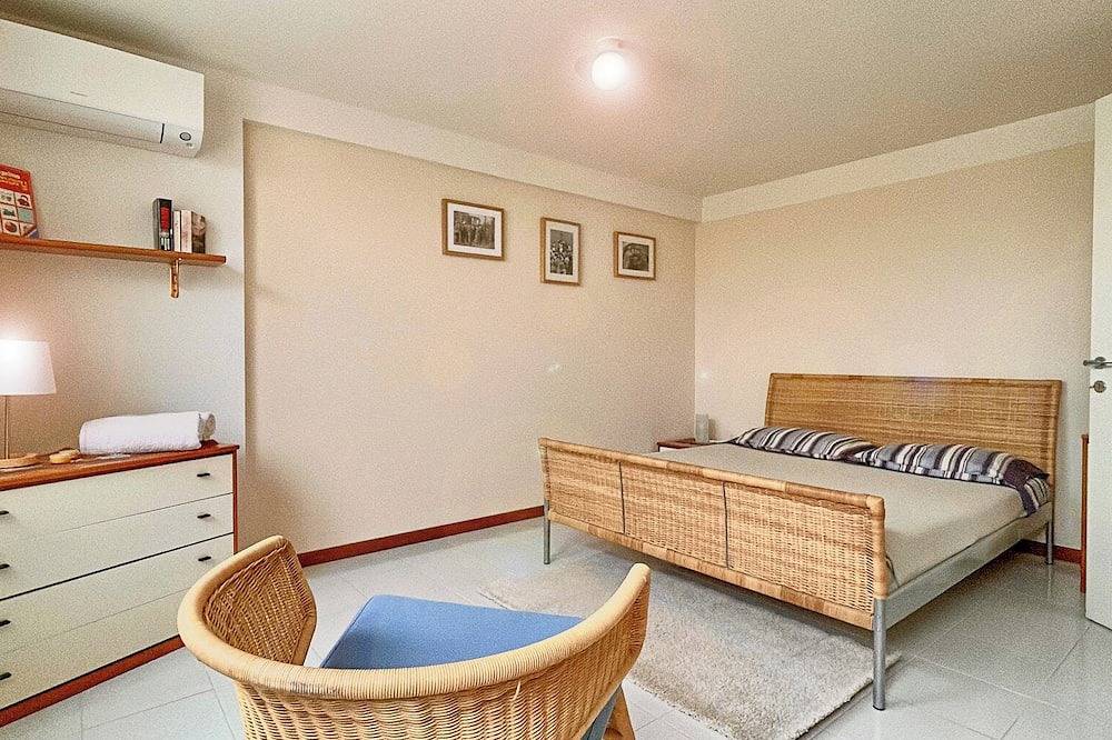 Domus Felix Holiday Home on Lake Garda in San Felice del Benaco, Montagnes autour du lac de Garde