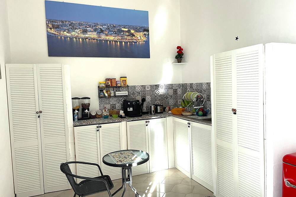 At 100 meters from the brindisi train station cheap and cozy in Brindisi, Salento