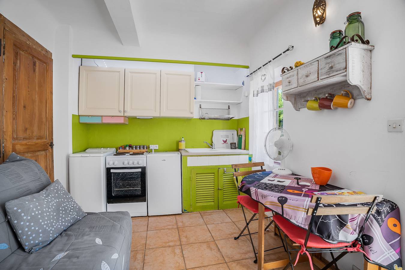 Appartement entier, 'Bastidon La Deprat' avec terrasse et jardin privés in Sanary-sur-Mer, Côte méditerranéenne (France)