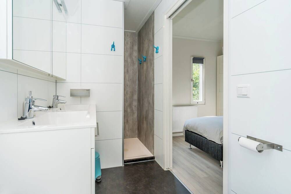 Herrlich helles und grosszügiges Chalet, eingerichtet im ‘Beachstyle’. in Burgh-Haamstede, Zeeuwse Kust