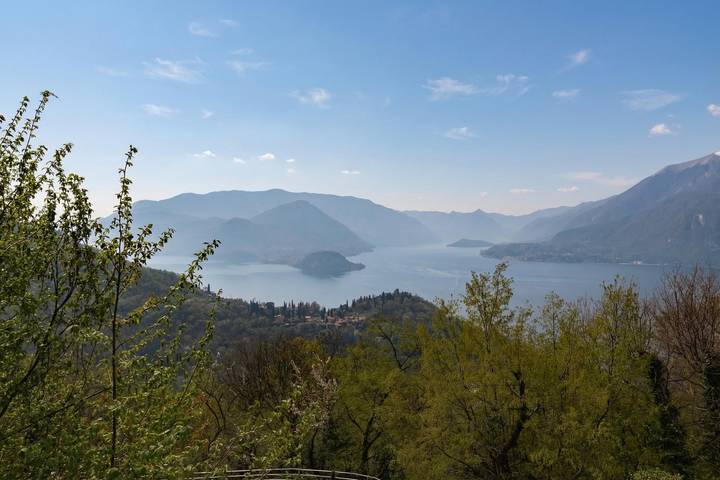 Gîte pour 6 personnes, avec vue sur le lac ainsi que piscine et terrasse, animaux acceptés dans Perledo