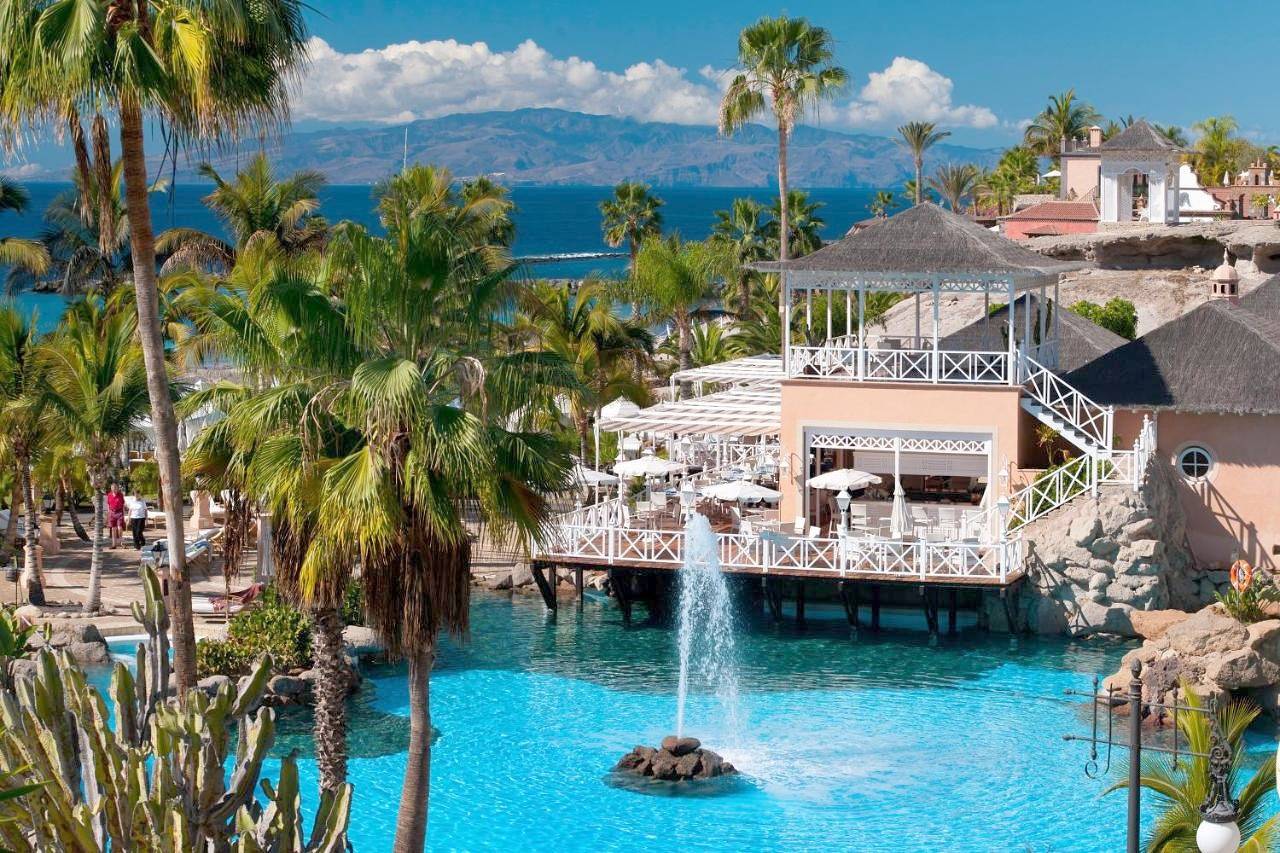 Bahia del Duque in Playa del Duque, Adeje