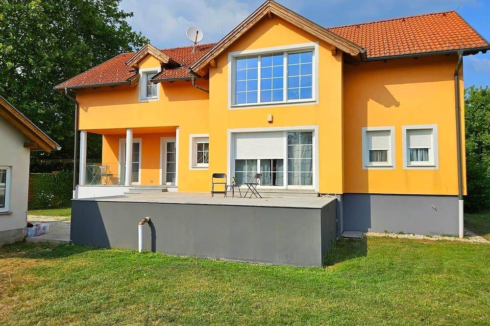 Idyllisches Ferienhaus in Parndorf in Neusiedlersee-Hügelland