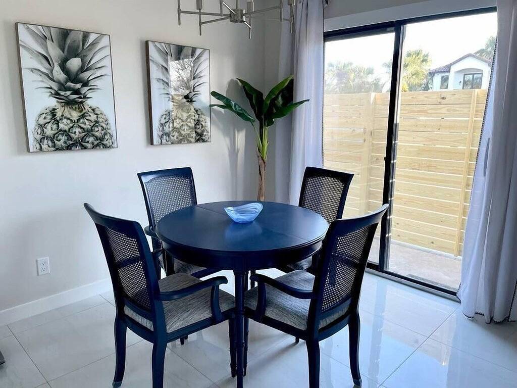 Bright 2-bed blks from the ocean | tranquil patio in Jacksonville Beach, Duval County