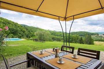 Gîte pour 4 personnes, avec piscine et terrasse, animaux acceptés à Dicomano