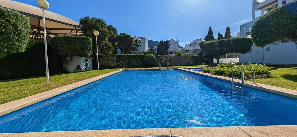Ferienwohnung für 4 Personen, mit Pool und Ausblick sowie Garten