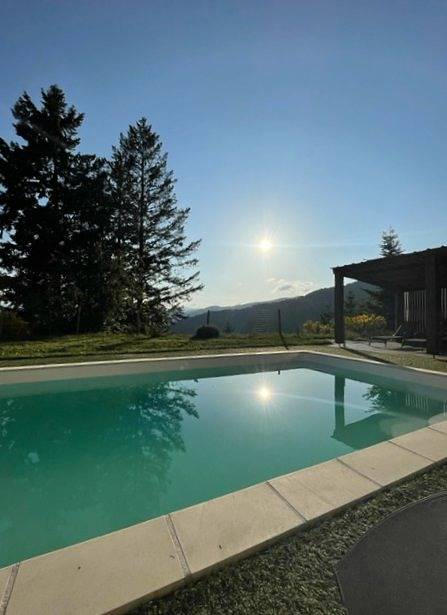 Gîte pour 6 personnes, avec balcon ainsi que jardin et piscine