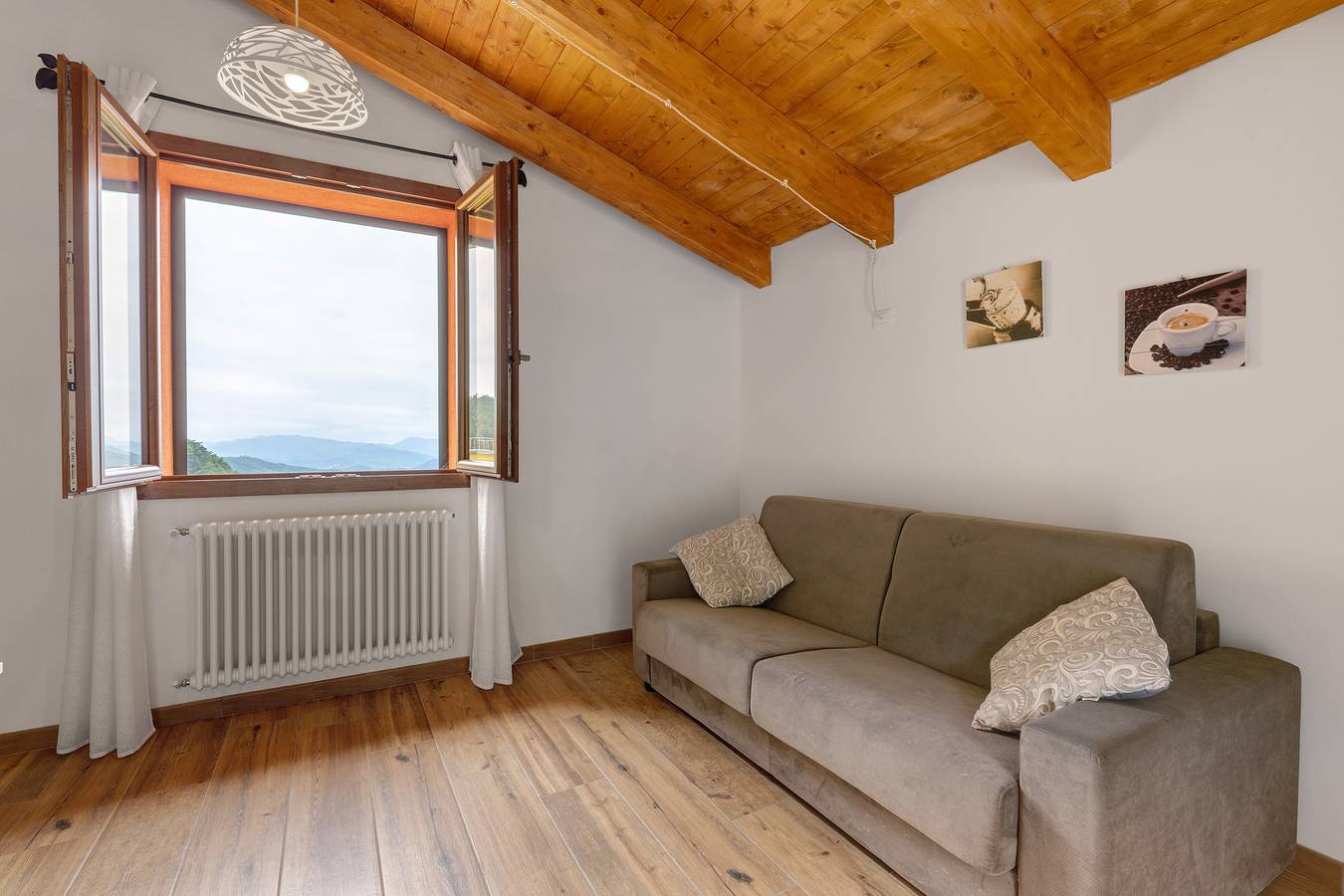 Ganze Wohnung, Ferienwohnung 'Camera 1' mit Bergblick, privater Terrasse und Wi-Fi in Zignago, La Spezia Provinz