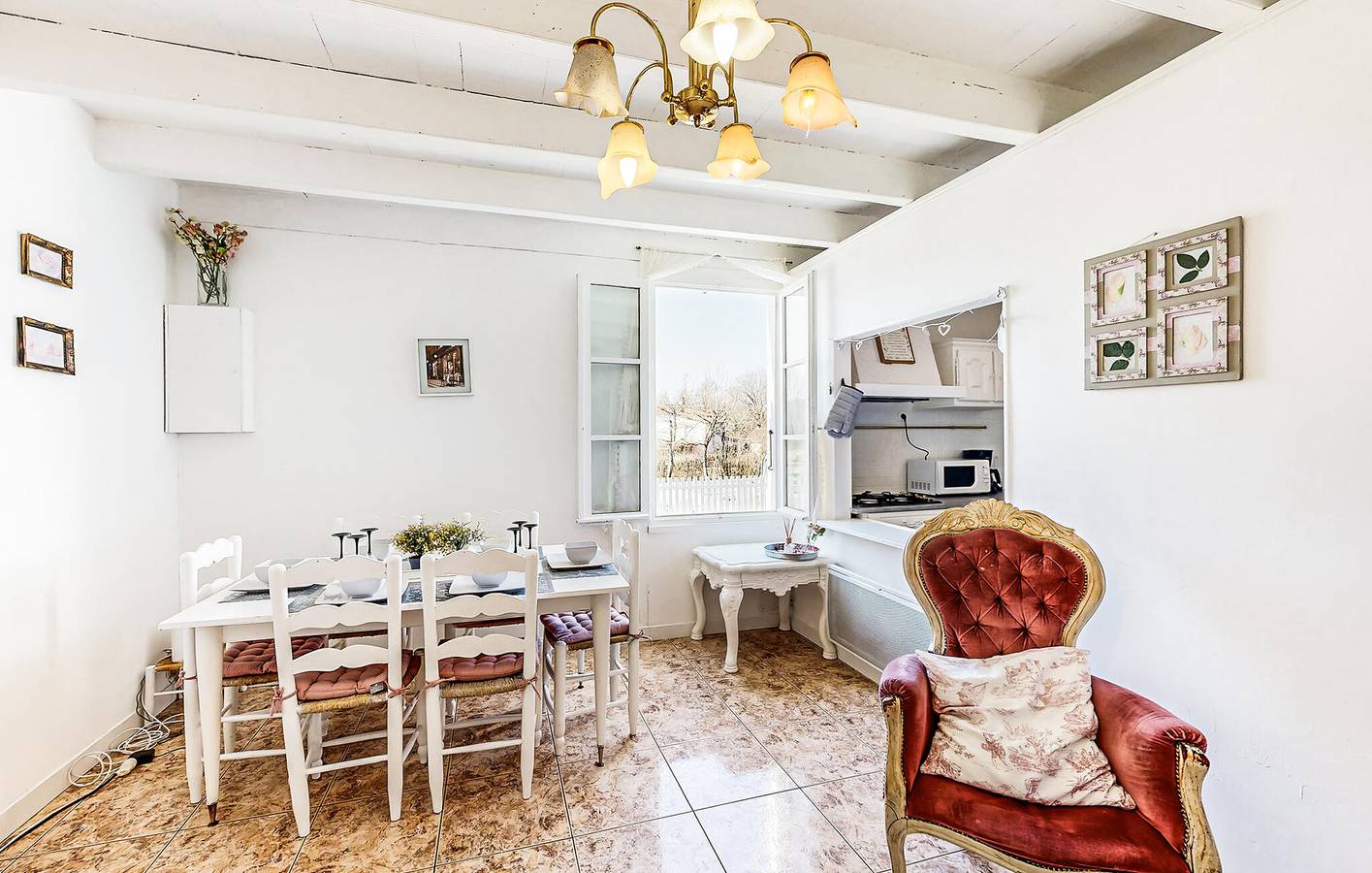 Gartenwohnung mit Parkplatz, WiFi, 100m nach Oradour-Fanais in Oradour-Fanais, Charente