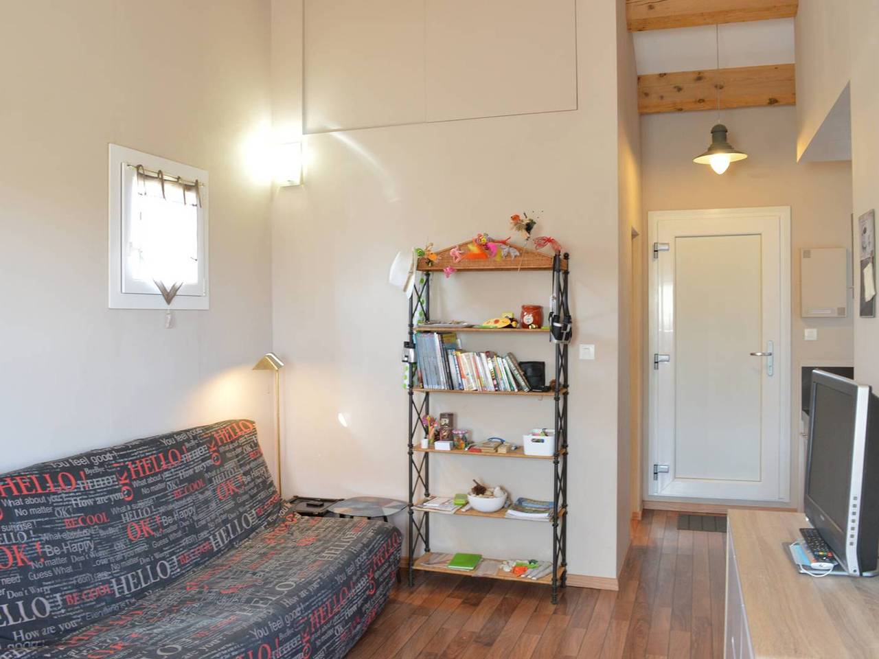 Entire apartment, 2-room apt sleeps 4 with pool and parking in Saint Pierre la Mer, Fleury